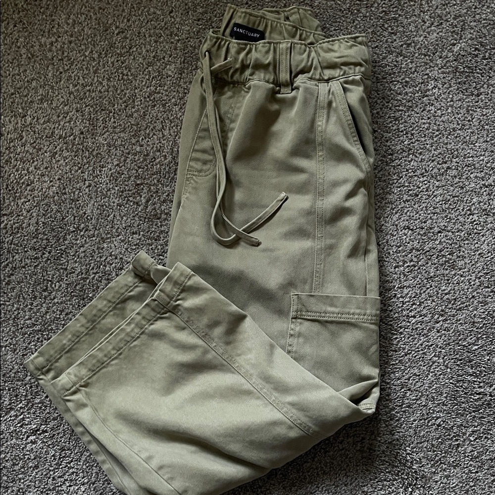 Like New Sanctuary Cargo Crops size Small Olive Green Cargos